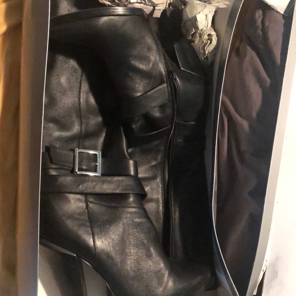 Barely used Jessica Simpsons boots. Size 10